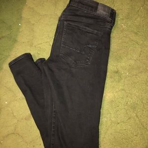Black AEO distressed skinny jeans